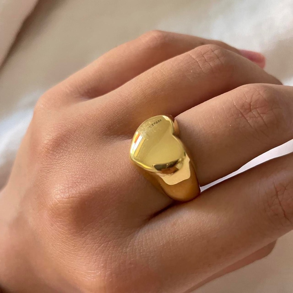 Gold heart signet ring